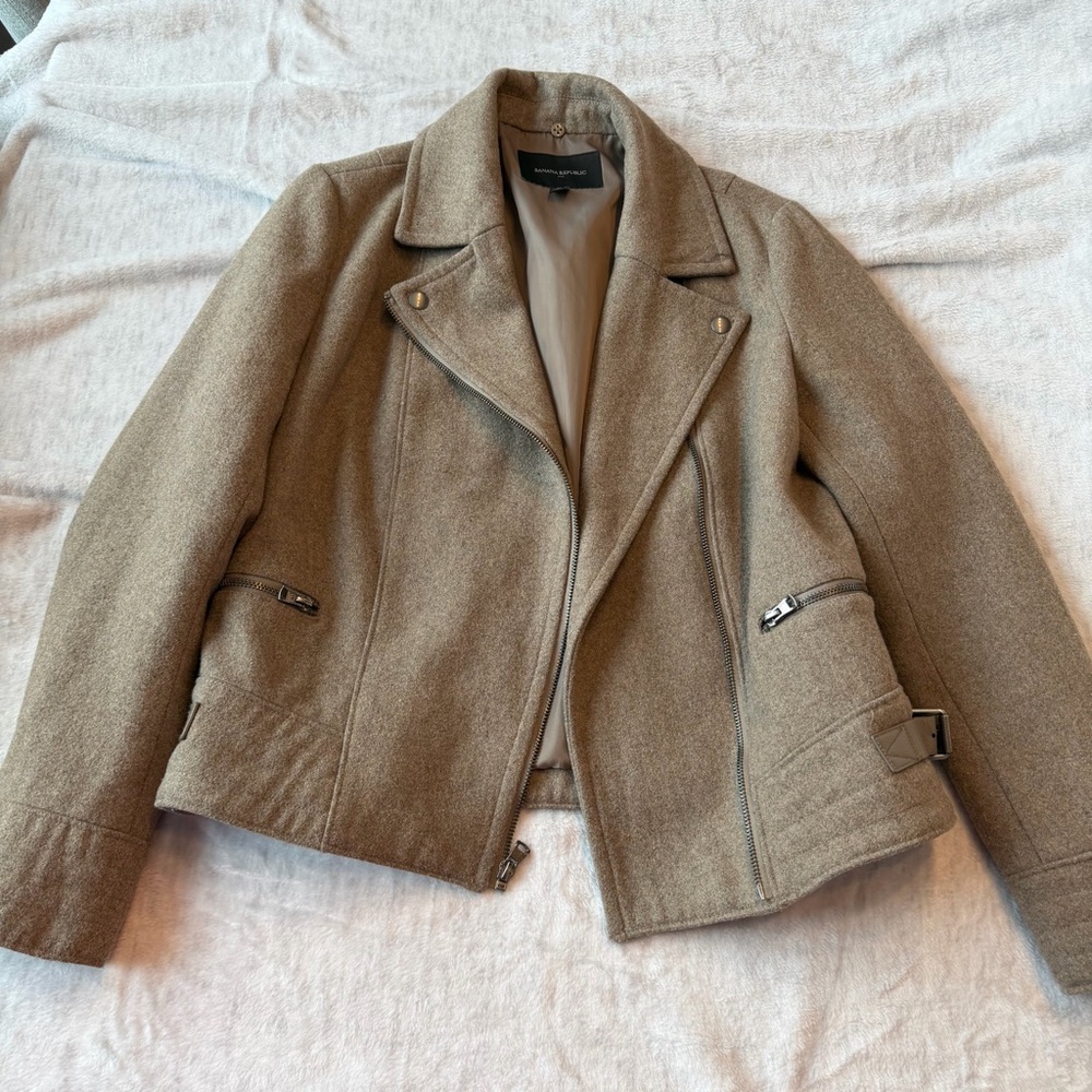 Banana Republic Women’s Tan Jacket 60% wool size Small